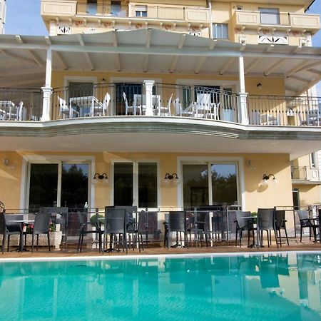 Hotel Mocambo Piscina E Spiaggia Сан Бенедето дел Тронто Екстериор снимка