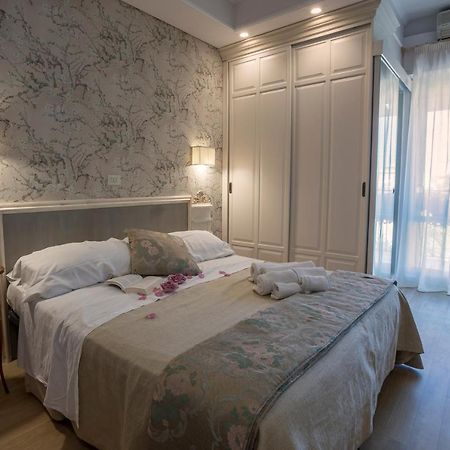 Hotel Mocambo Piscina E Spiaggia Сан Бенедето дел Тронто Екстериор снимка