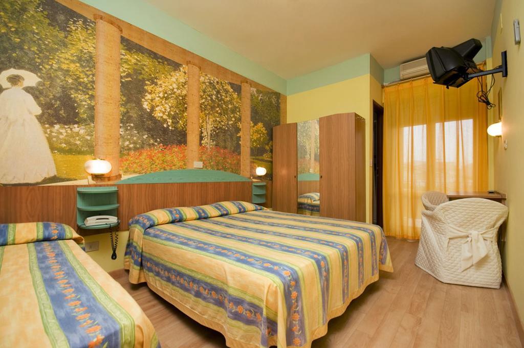 Hotel Mocambo Piscina E Spiaggia Сан Бенедето дел Тронто Екстериор снимка