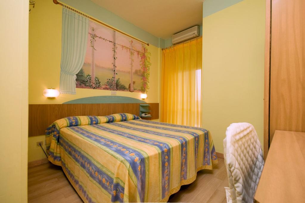 Hotel Mocambo Piscina E Spiaggia Сан Бенедето дел Тронто Стая снимка