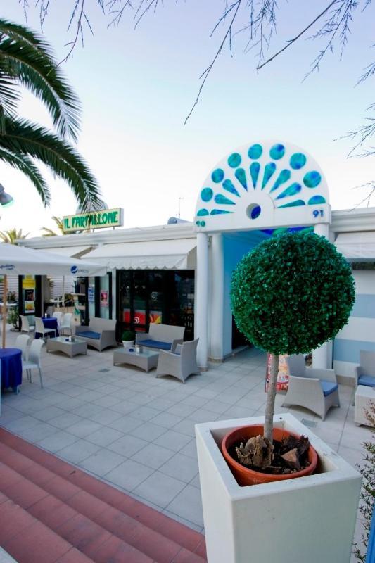 Hotel Mocambo Piscina E Spiaggia Сан Бенедето дел Тронто Екстериор снимка